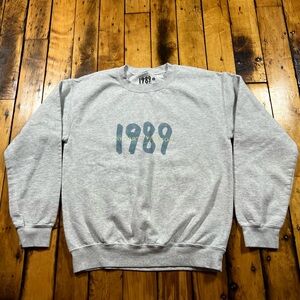Taylor Swift 1989 Size Small Taylor’s Version Sweatshirt Gray Crewneck Pullover